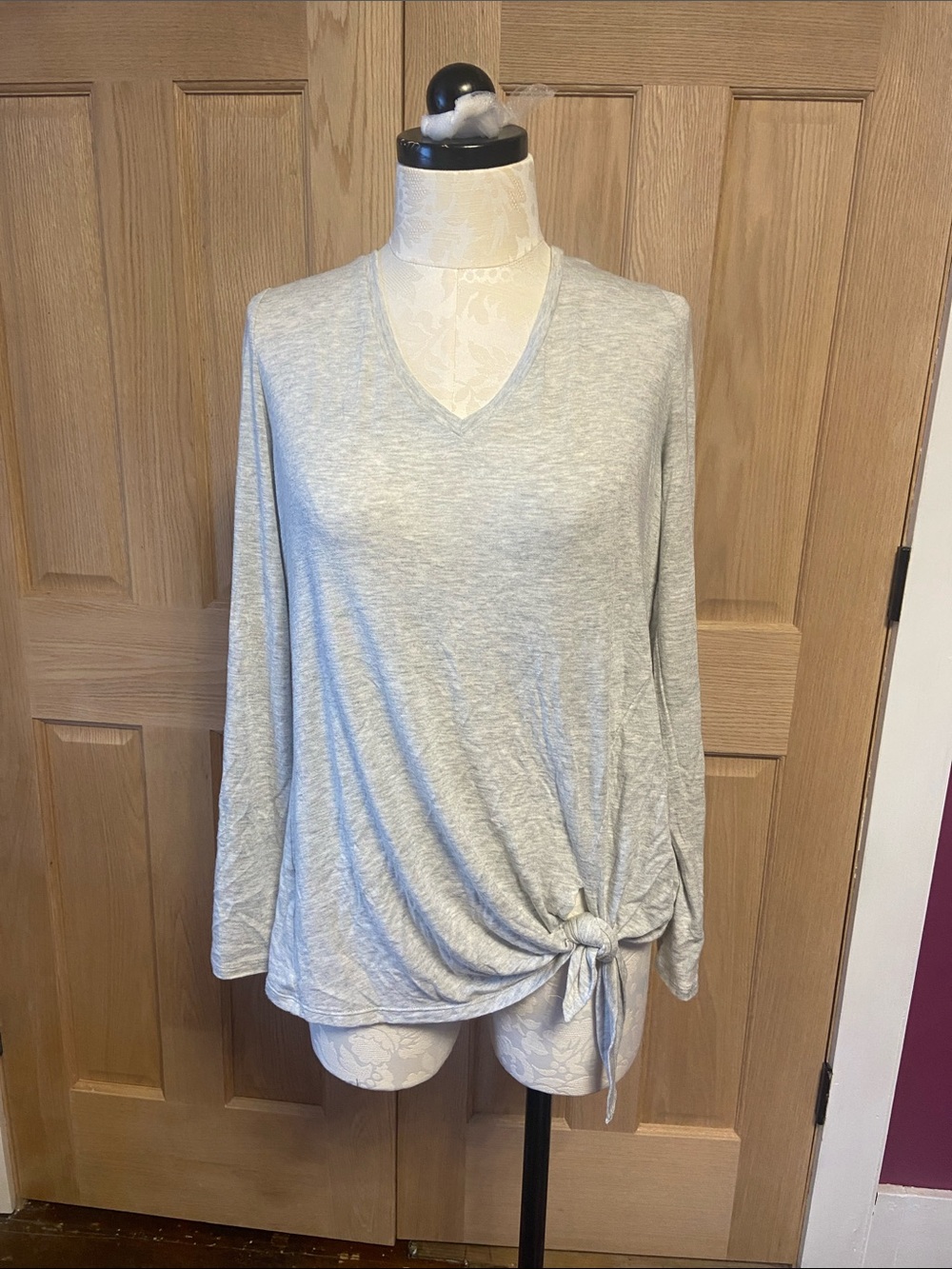 Express Light Gray V-Neck Long Sleeve Tie-Hem Top